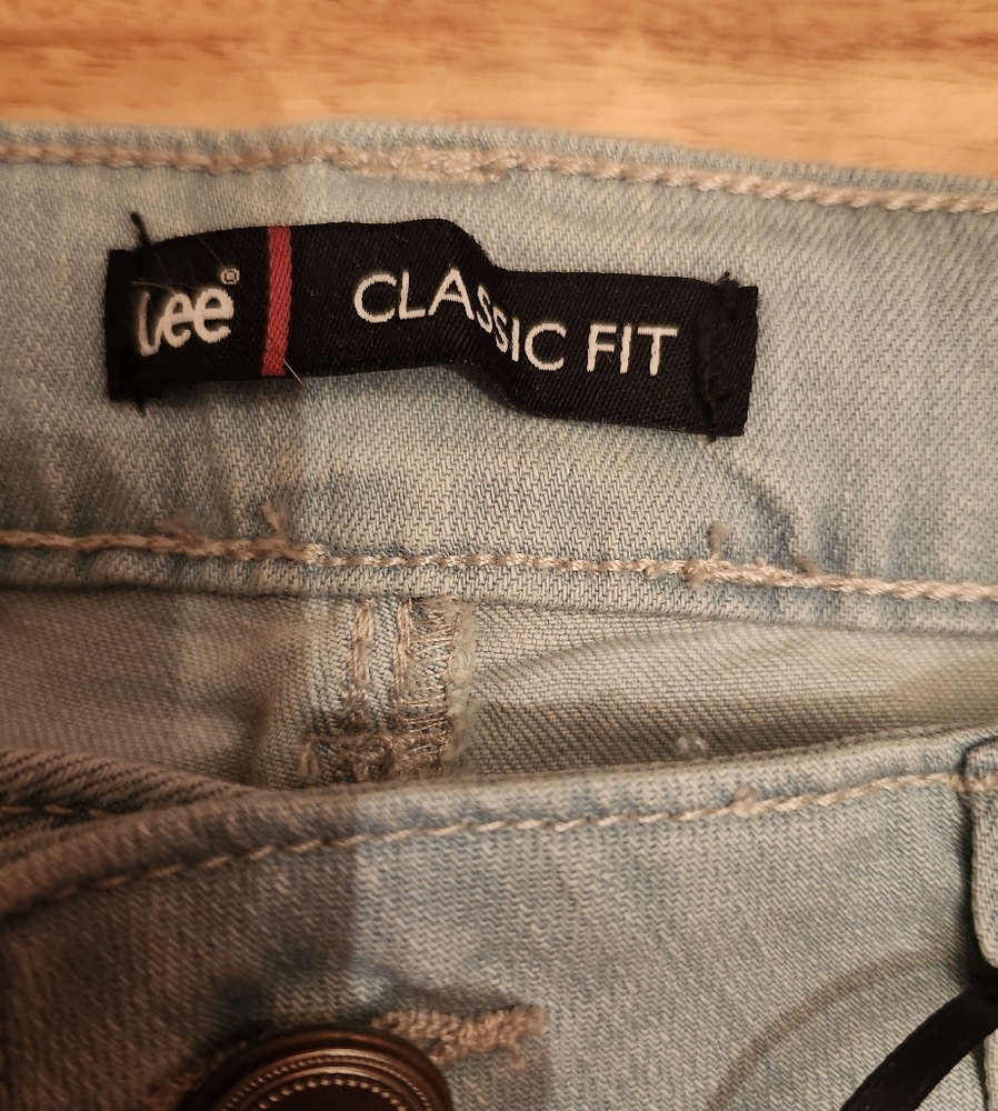 Lee Classic Fit Light Blue Jeans - Picture 12 of 15